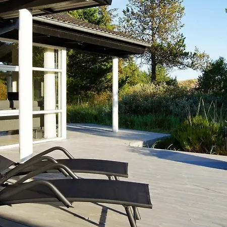 بيت للعطل Lakefront Retreat - By Traum