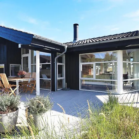 Three-bedroom In 56 Ålbæk
