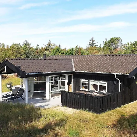 Three-bedroom In 56 Holiday home