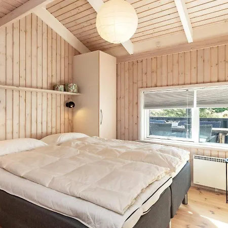 Holiday home Three-bedroom In 56 *