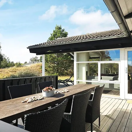 Holiday home Three-bedroom In 56 *