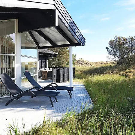 Lakefront Retreat - By Traum *