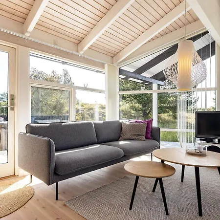 Holiday home Three-bedroom In 56