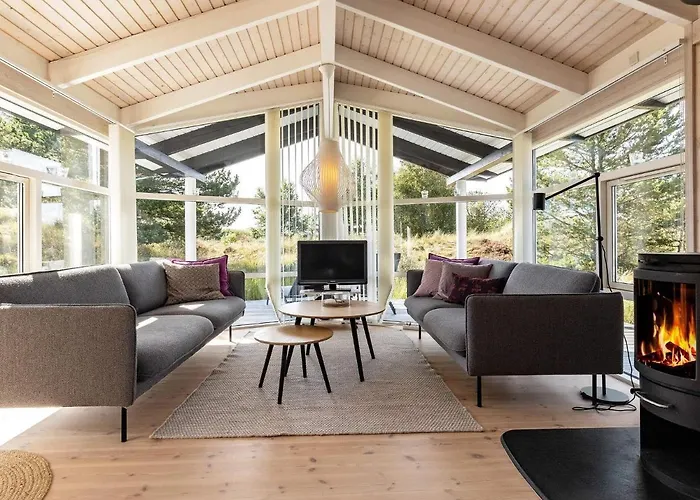 Lakefront Retreat - By Traum *